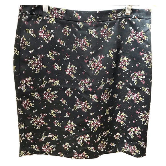 Loft skirt - satin and « embroidery » - delicate motif - - Picture 3 of 8